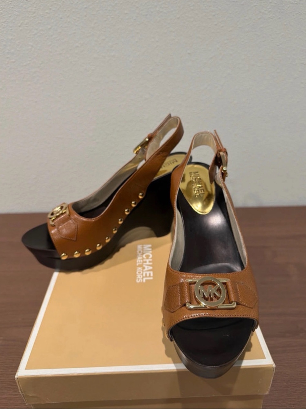 Michael Kors Charm Sling Luggage Leather Studded Platform Wedges – Size 8M